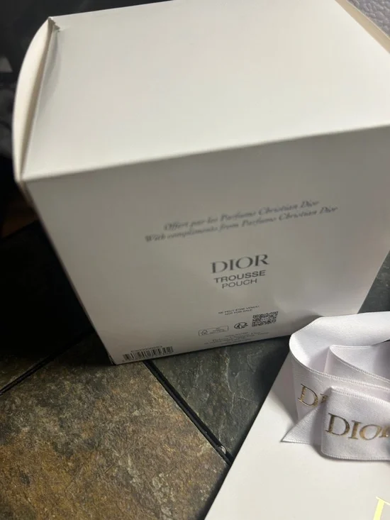 Dior Trousee Pouch- Black Patent with Gift Bag and Bow - Picture 2 of 5